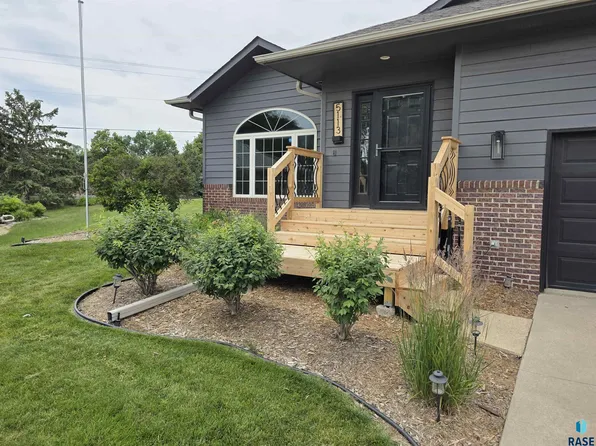 5113 S Saint Andrews Cir, Sioux Falls, SD 57108