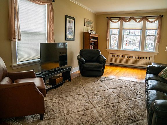 3rd image of 1194 S Country Club Dr