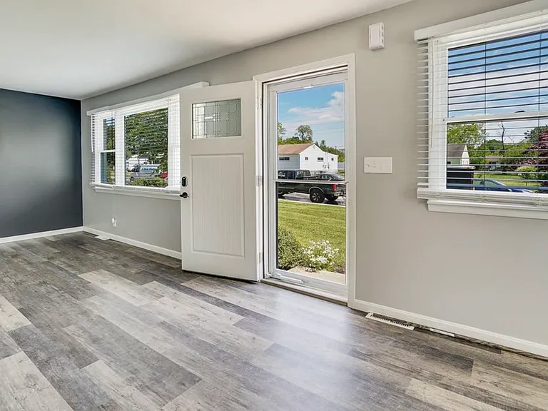 12 Normandy Dr — Photo 8