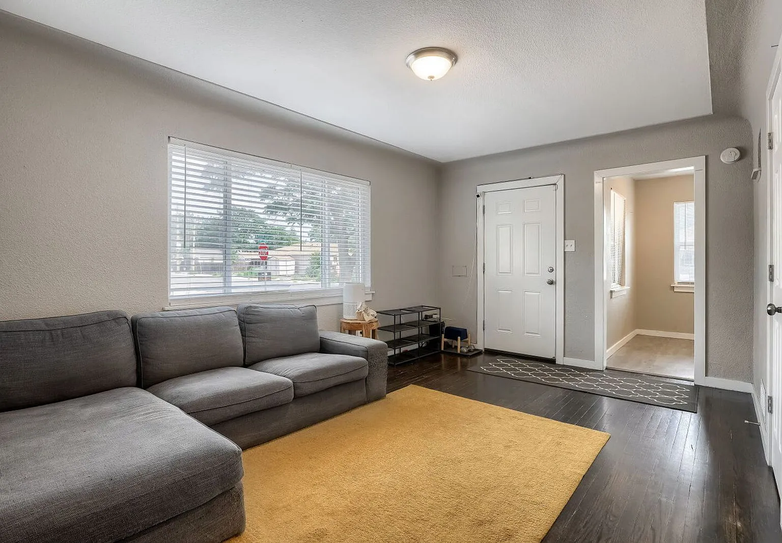 5 bed, 2.0 bath, 1858 sqft, $2,695 — Photo 3
