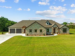 5820 Tuxedo Blvd, Bartlesville, OK 74006