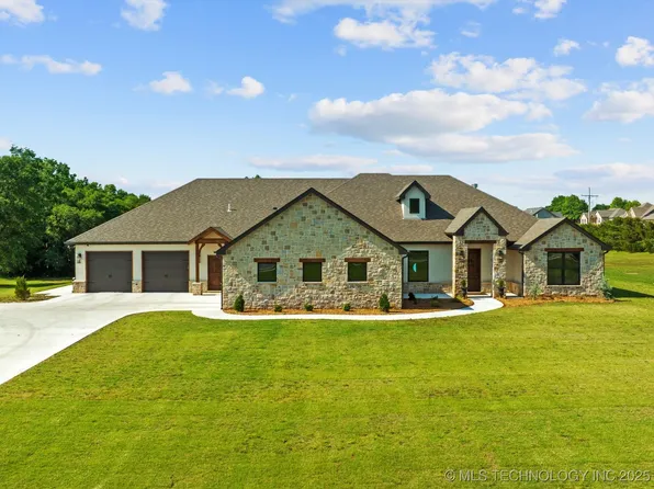 5820 Tuxedo Blvd, Bartlesville, OK 74006