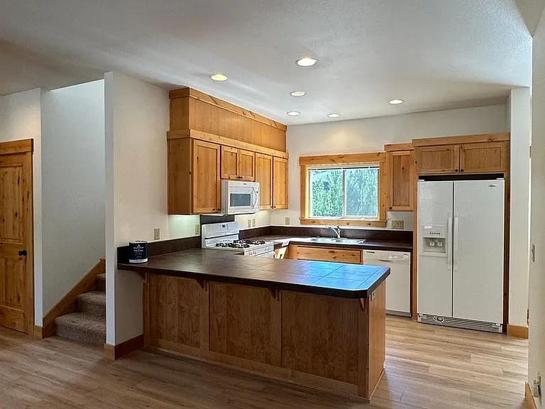 115 NW Mount Washington Dr — Photo 8