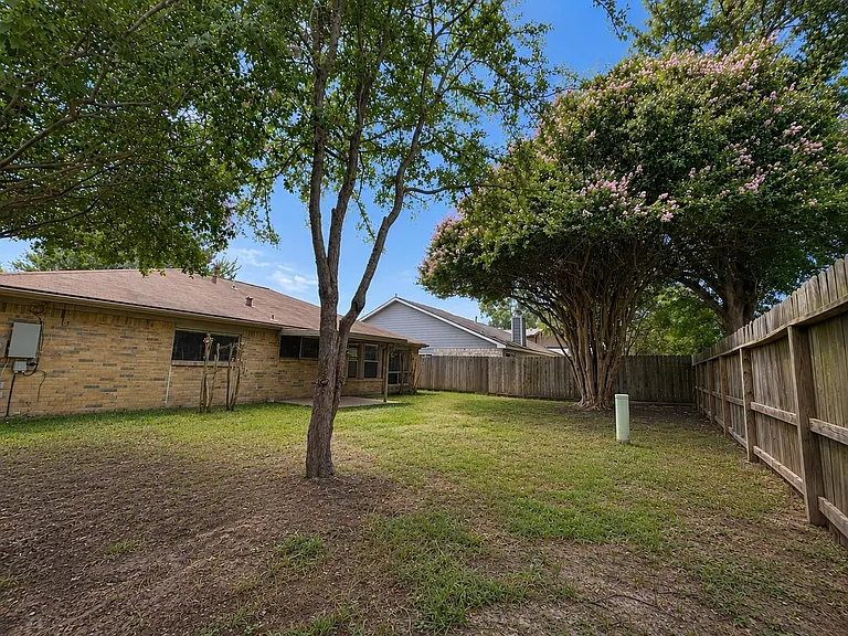 1206 Park Knoll Ln — Photo 15