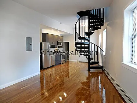 3 bed, 1.5 bath, $3,900 — Photo 2