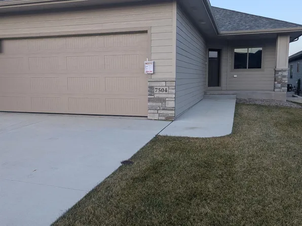 7504 W Flowerfields Pl, Sioux Falls, SD 57106
