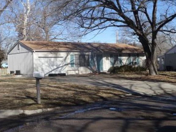 2nd image of 1927 Miller Dr