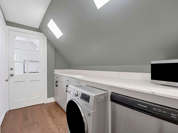 3rd image of 1625 W Hollywood Ave #4