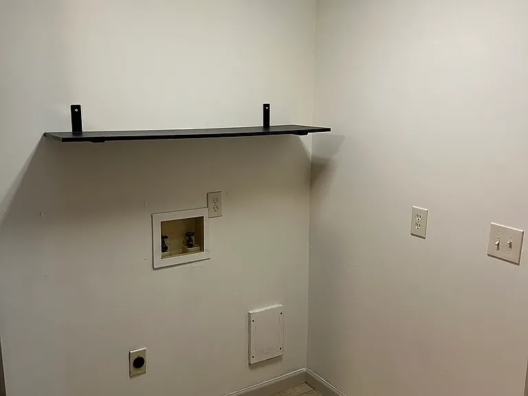 Washer/dryer hook ups