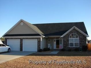5203 Woodpecker Dr, Hope Mills, NC 28348