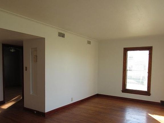 3rd image of 2931 W Capitol Dr APT 2