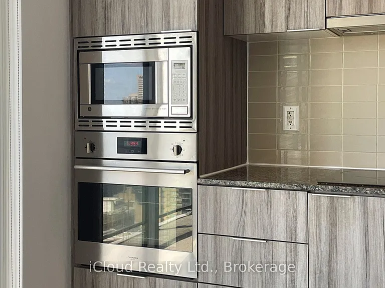 955 Bay St #2818 — Photo 11