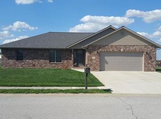 5 Wren Dr, Highland, IL 62249