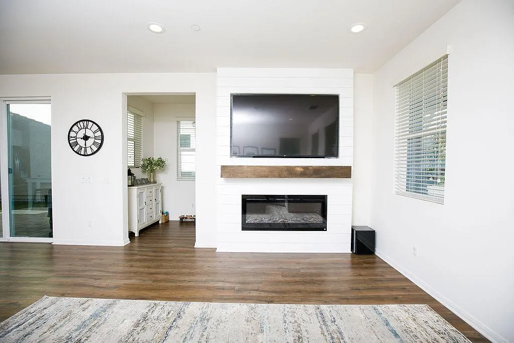 4 bed, 2300 sqft, $5,500 — Photo 4