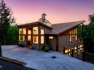 2234 Legend Dr, Sevierville, TN 37876