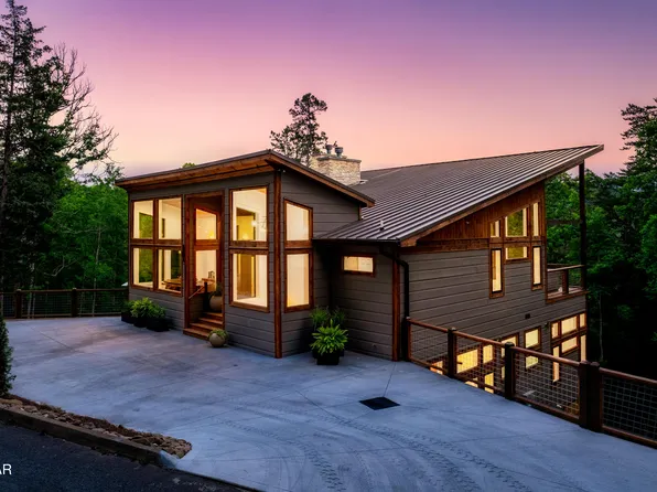 2234 Legend Dr, Sevierville, TN 37876