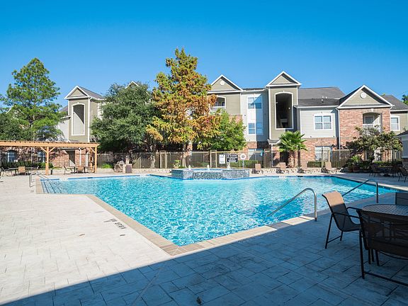 Resort-Style Swimming Pool