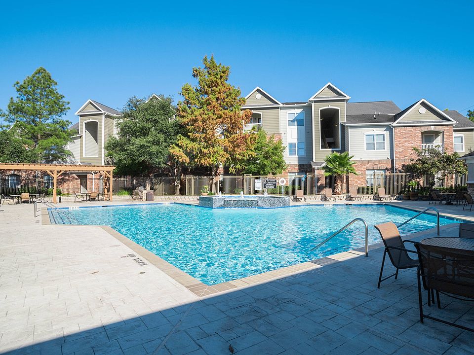 Resort-Style Swimming Pool
