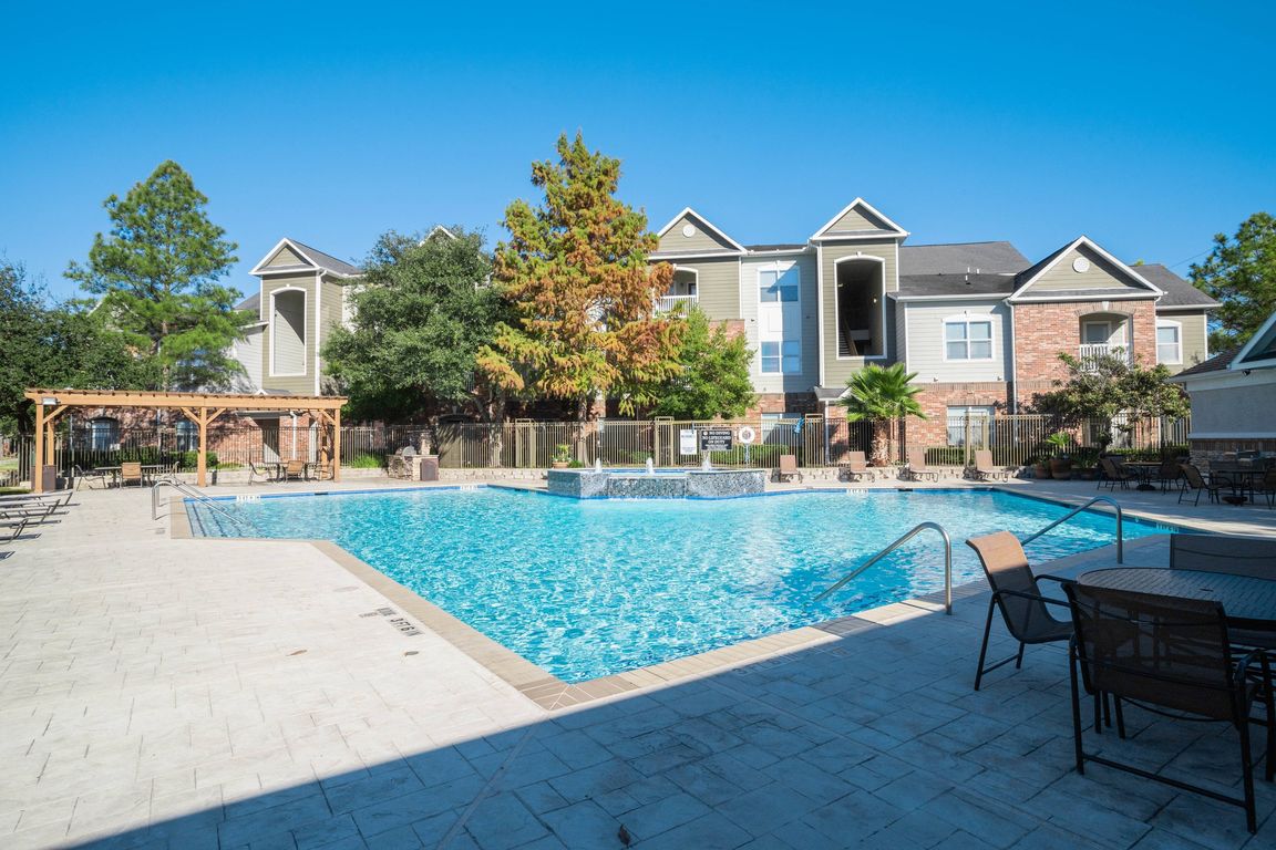 Resort-Style Swimming Pool