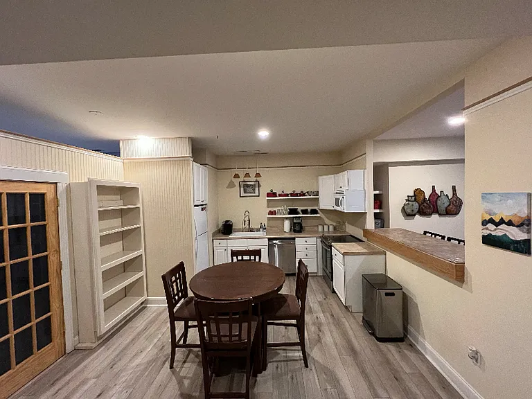 658 Lakeshore Dr — Photo 7