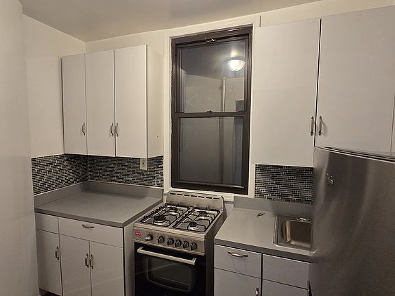 4th image of 233 E 89th St #E2