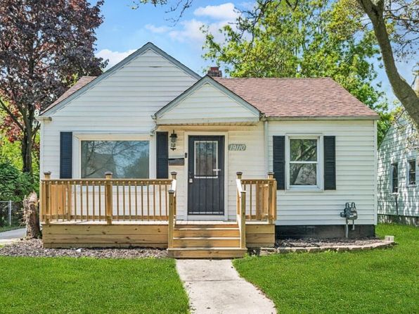 19110 Kingsville St, Harper Woods, MI 48225