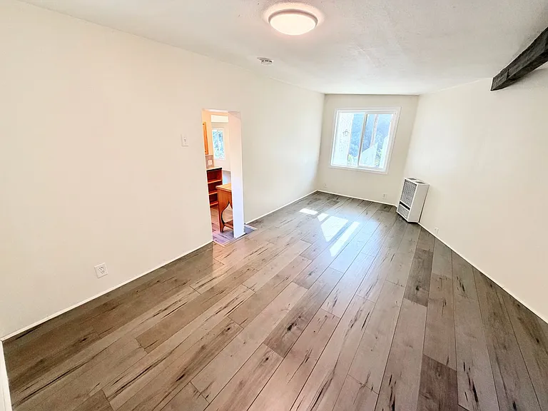 345 Crane Blvd — Photo 13