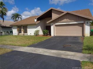 7433 NW 47th Pl, Lauderhill, FL 33319