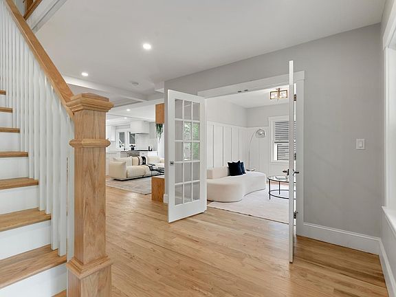 4th image of 19 Hancock St