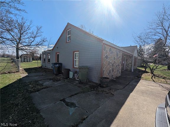 3rd image of 1085 Stevens Blvd