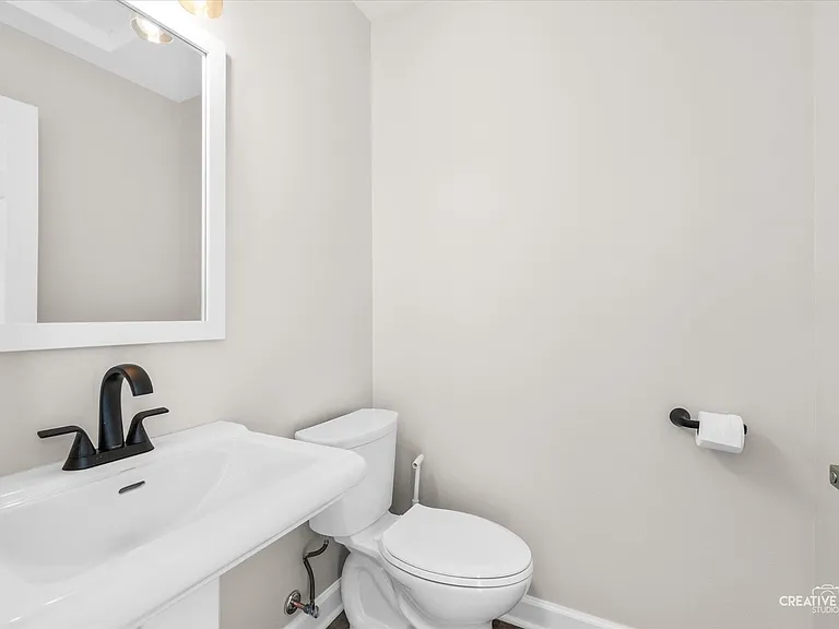 2225 Carpenter Ave — Photo 10