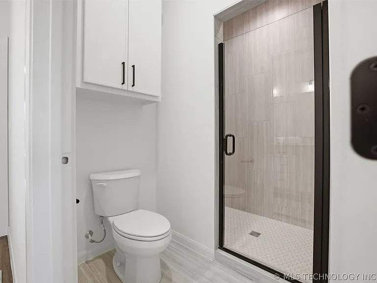 504 E B St — Photo 29