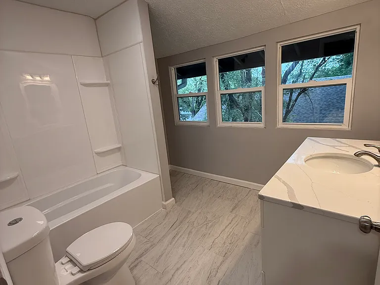 2914 Nicholas St — Photo 9