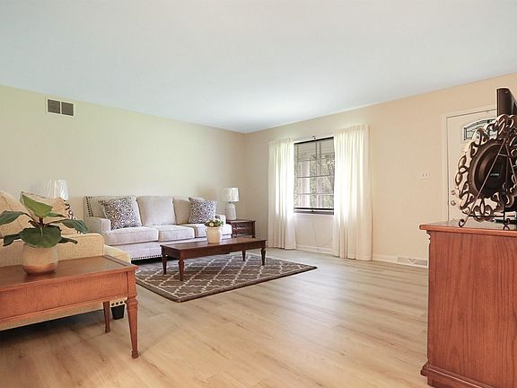 5th image of 7200 Russell Pl