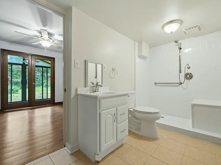 1160 Seven Springs Cir — Photo 11