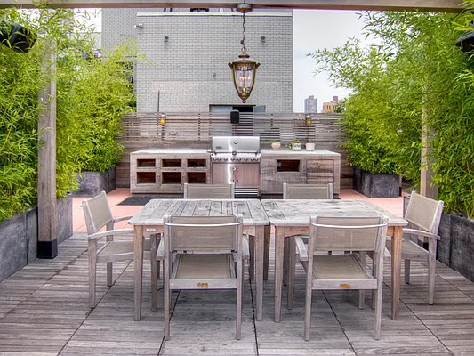 Sold by Sotheby's International Realty | media 11