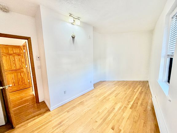 5th image of 11 Charter St APT 4