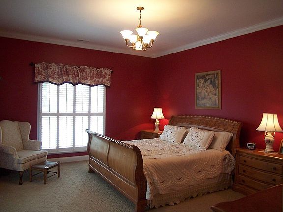 Large Master Bedroom with Walk-In Closet