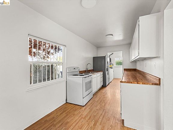4th image of 2136 Linden St