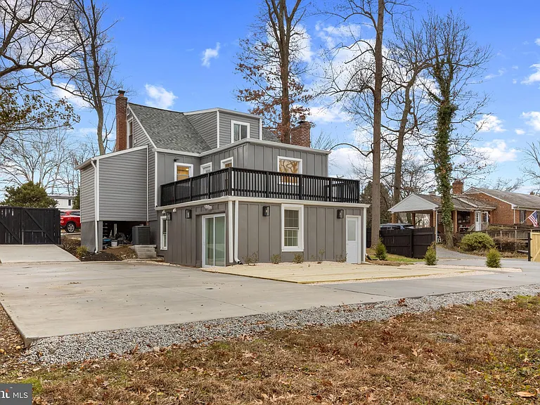 3284 Annandale Rd — Photo 2