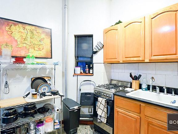 2nd image of 860 9th Ave APT 3RS