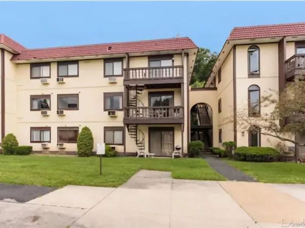 15 Granada Crescent #4, White Plains, NY 10603