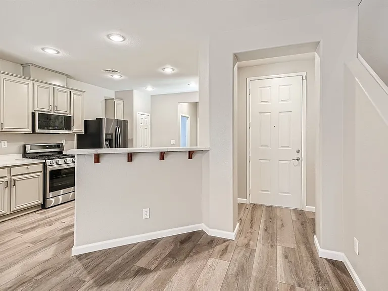 25 Red Oak Canyon St #1 — Photo 3