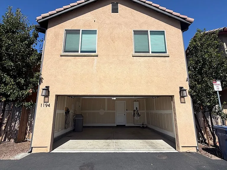 1194 Velarde Cir — Photo 7