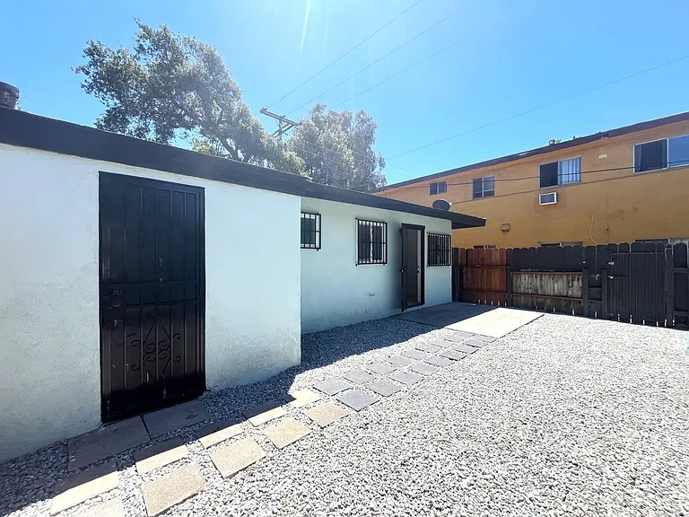 RV T 1594 B&C Sepulveda Ave — Photo 36