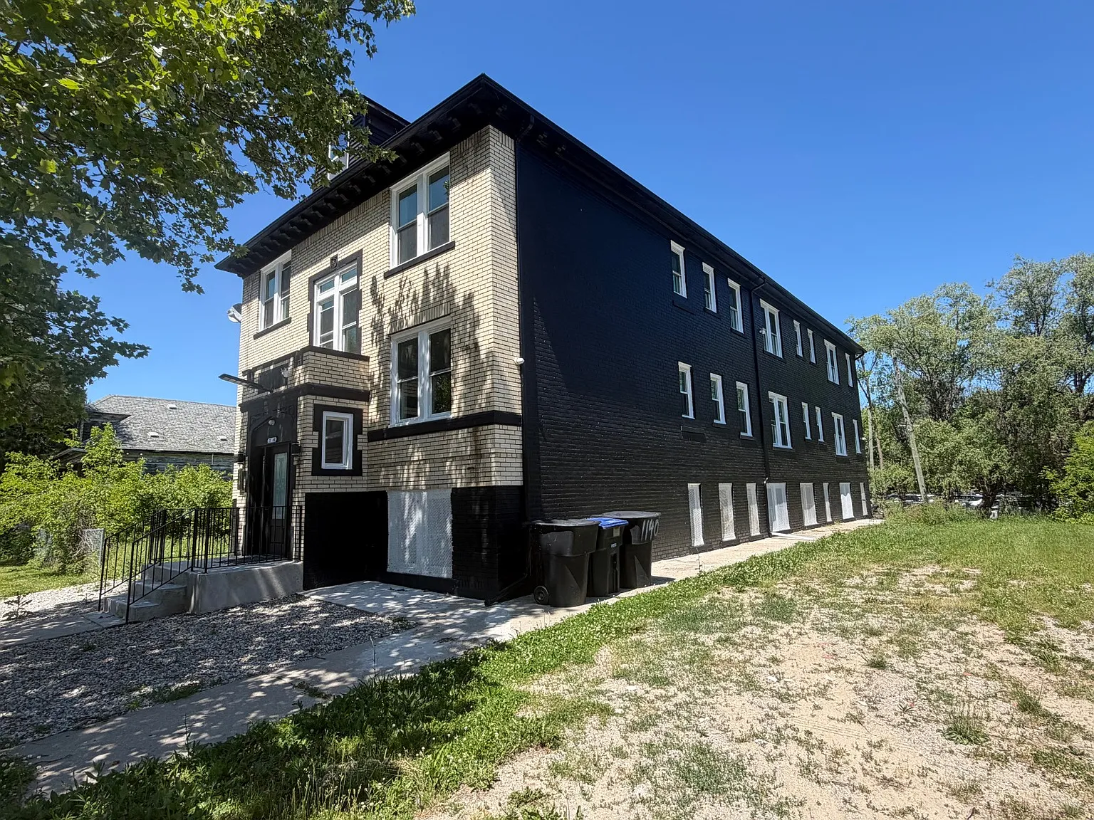 1140 Ashland St — Photo 4