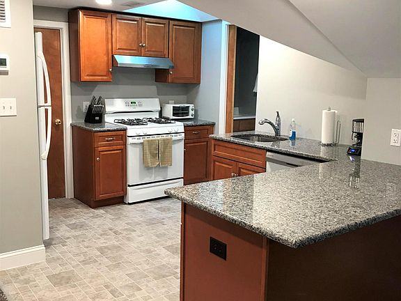 Kitchen (Door to Bed 2 & Bath)