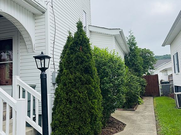 3rd image of 18 HICKORY AVENUE