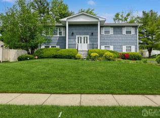 22 Zaleski Dr, Sayreville, NJ