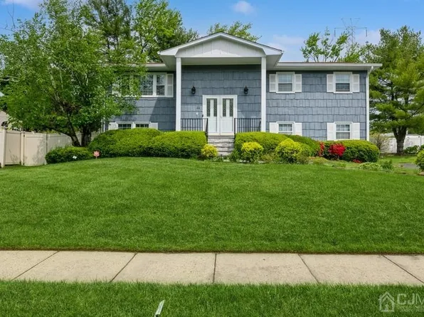 22 Zaleski Dr, Sayreville, NJ 08872